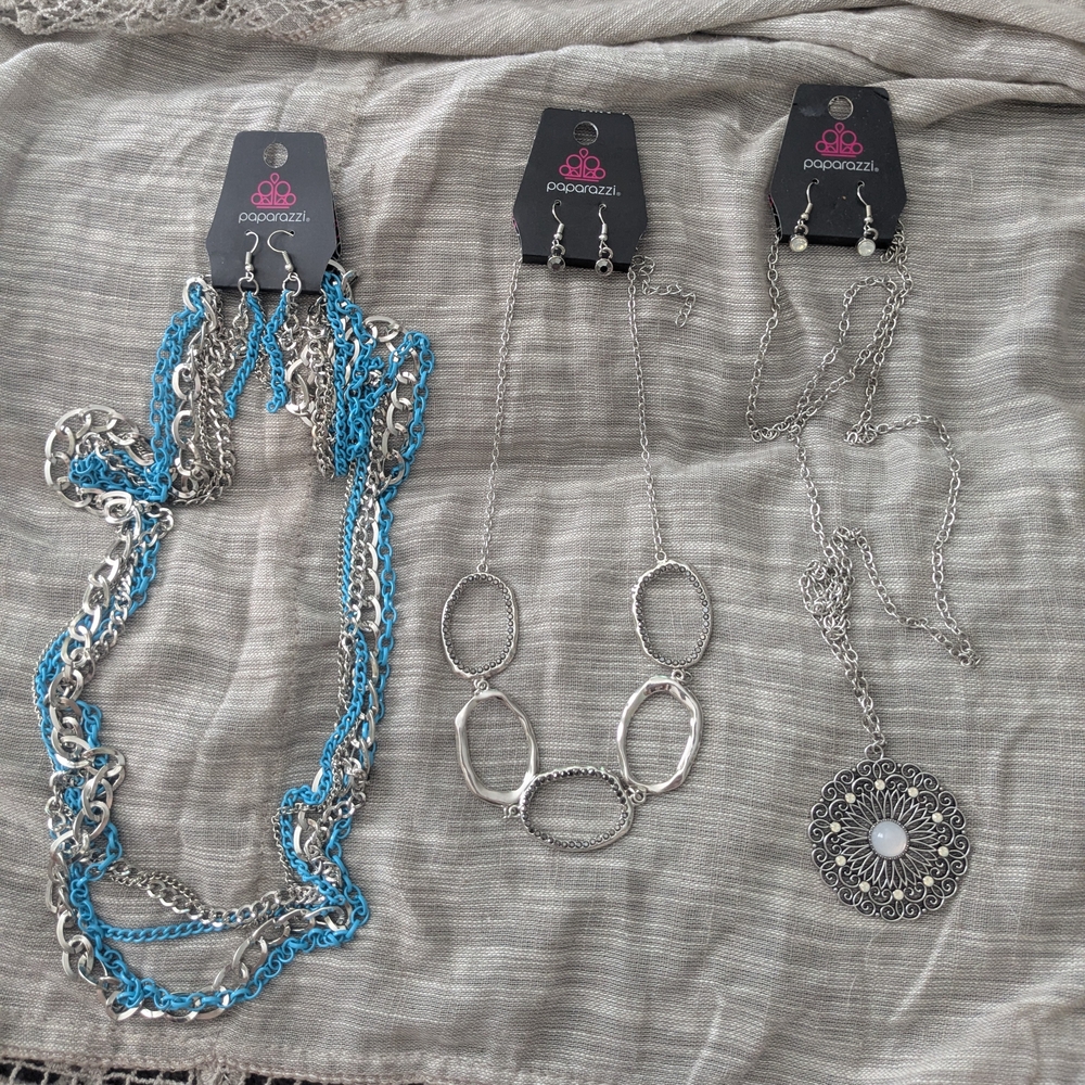 Paparazzi Silver and Blue Necklace Set